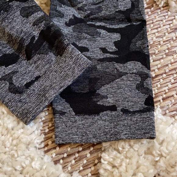 Seamless scrunched booty camo leggings - Picture 7 of 13